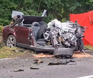 Tragedia na DK 42. Czołowe zderzenie z ciężarówką, nie żyje 23-latek!