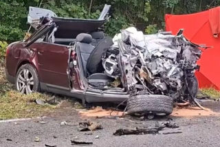 Tragedia na DK 42. Czołowe zderzenie z ciężarówką, nie żyje 23-latek!