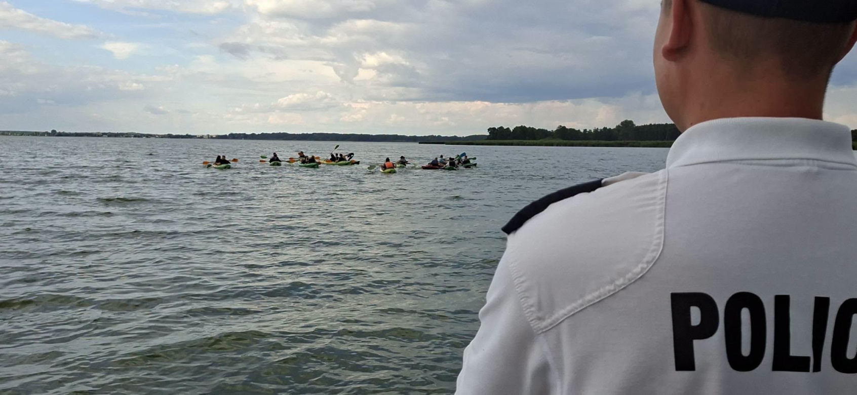 Wypadł z kajaka i zaczął dryfować. Policjanci ruszyli na ratunek, potem wyszła szokująca prawda