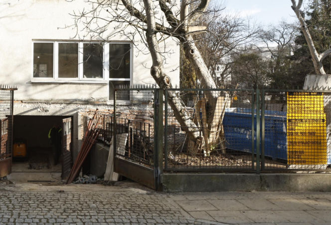 Wiercą Kaczyńskiemu za ścianą