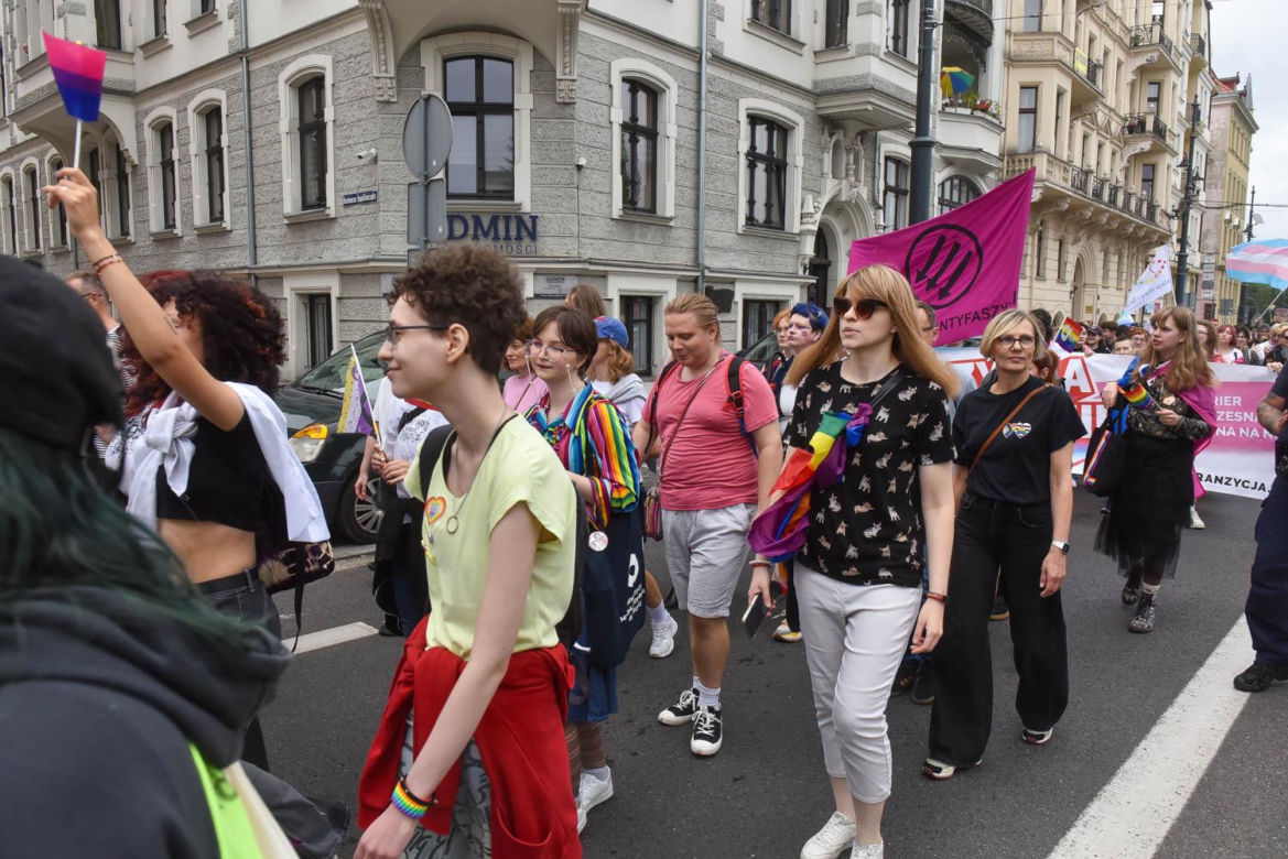 VI Toruński Marsz Równości. Przeciwnicy modlili się w centrum