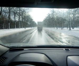 Alert IMGW I stopnia w Łódzkiem. Ostrzeżenie przed oblodzeniem. Będzie ślisko!
