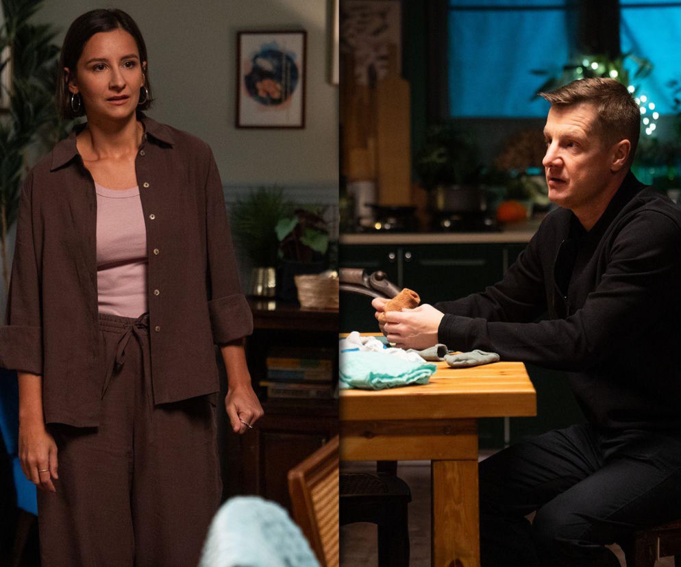 Agnes (Amanda Mincewicz) w brązowym zestawie ubrania, z przerażeniem patrzy na Pawła Zduńskiego (Rafał Mroczek), który siedzi przy stole z zabawką dziecka. Scena z serialu M jak miłość ilustruje skomplikowane relacje bohaterów, o których można przeczytać na Super Seriale.