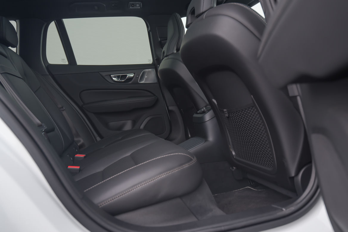 Volvo V60 T8 Twin Engine AWD R-Design AT8