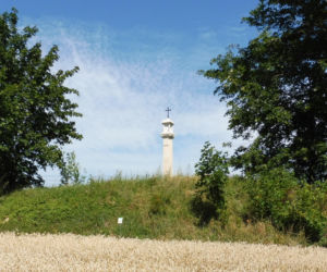 To najpiękniejsze średniowieczne miasto w Małopolsce. Leży obok Krakowa i olśniewa zabytkowym rynkiem
