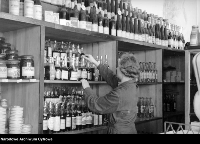 Sklep wielobranżowy Powszechny Dom Towarowy