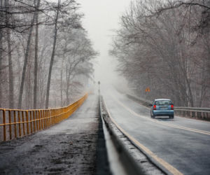 Mgły nie odpuszczają, do tego deszcz. Tutaj potrzebny będzie parasol  