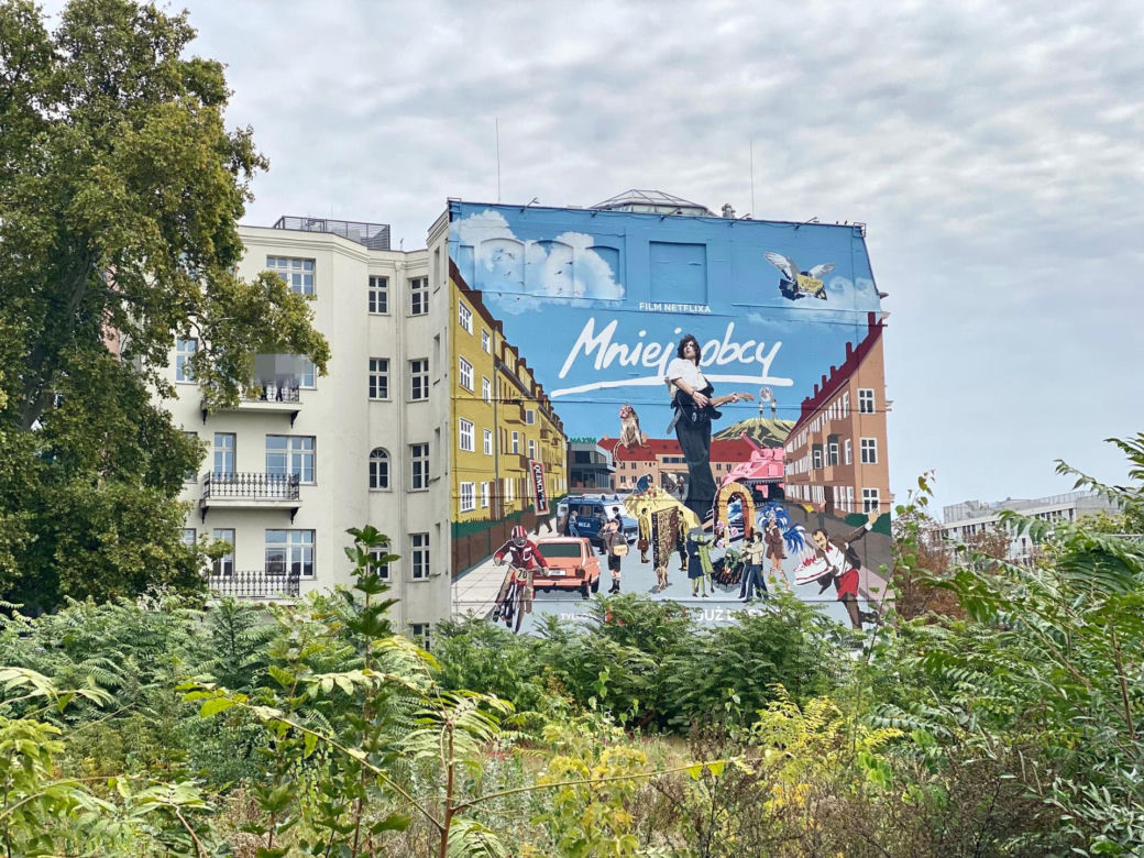 Wyjątkowy mural powstał we Wrocławiu! Wizualny hołd dla Jana Borysewicza z okazji sukcesu "Mniej obcego"