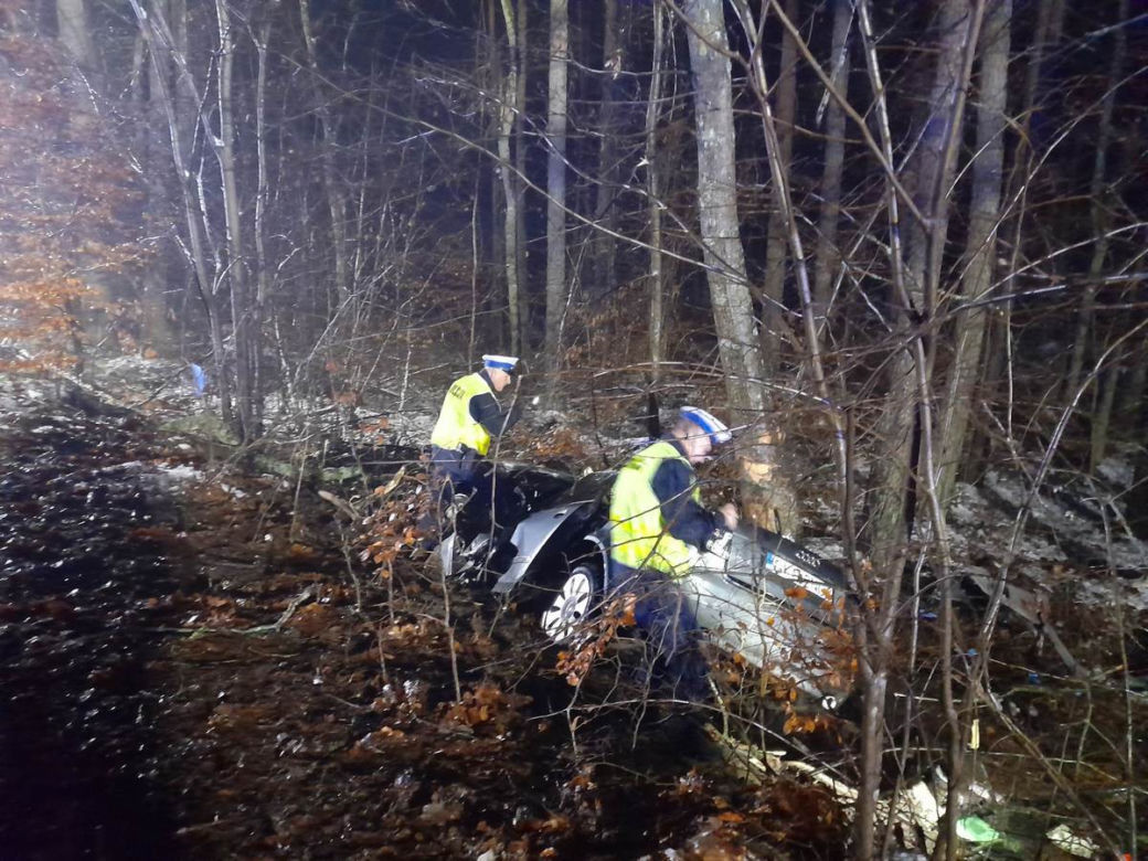 Tragiczny wypadek pod Kościerzyną. 2 osoby nie żyją. Przeżył tylko 12-latek [6.12.2022]