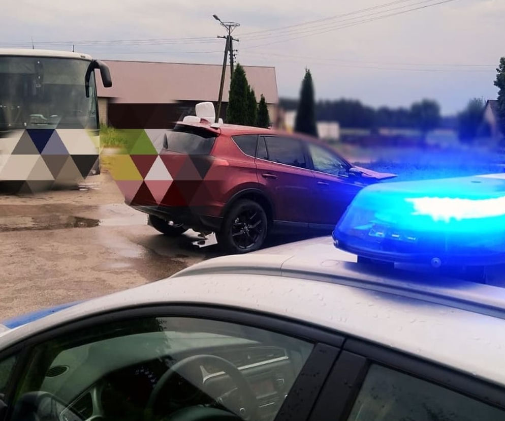 Autobus zderzył się z toyotą! Trzy osoby ranne po wypadku na Podlasiu [FOTO]