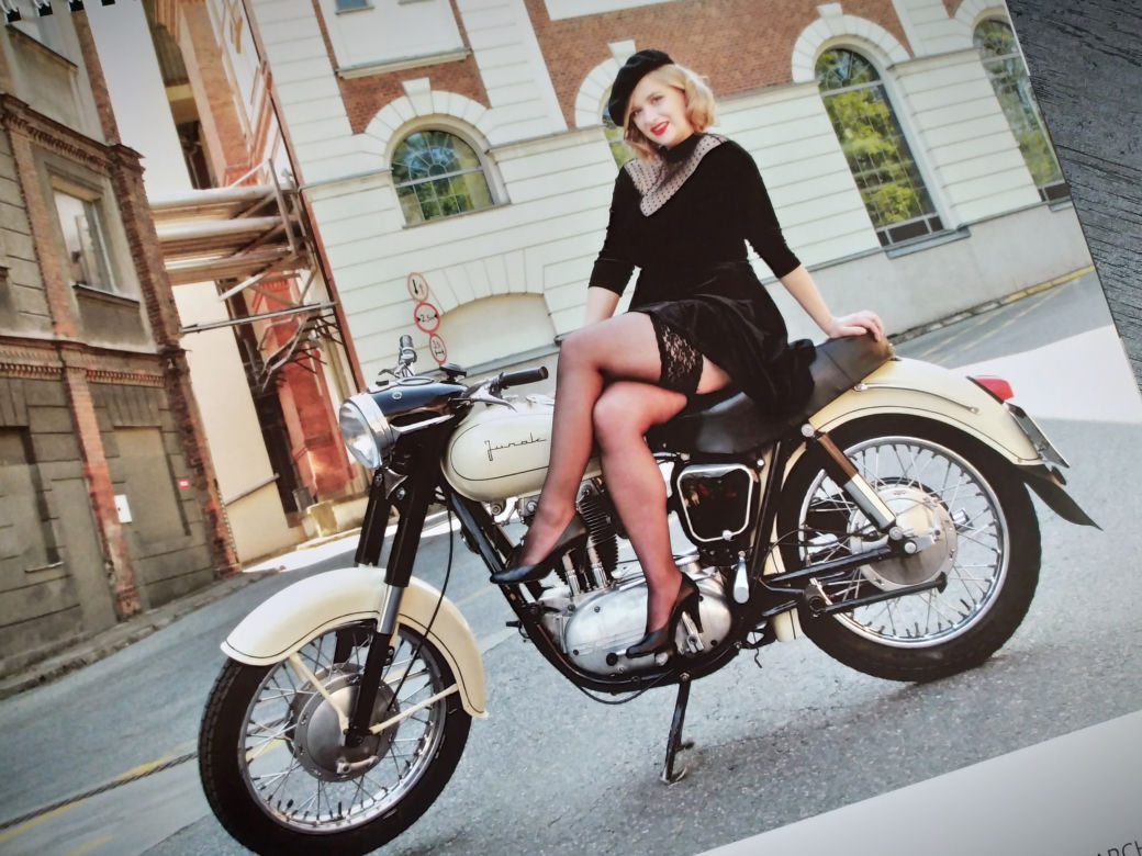 Motocyklistki w kalendarzu charytatywnym