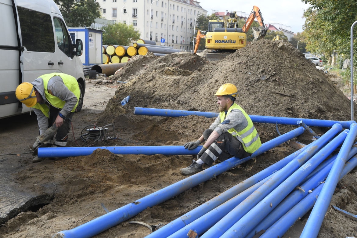 Pięć dni będą bez ogrzewania i ciepłej wody. Mieszkańcy cierpią przez budowę tramwajarzy 
