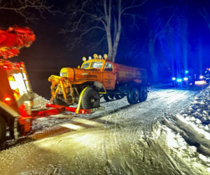 Wyciągnęli 63-letnią maszynę do odśnieżania