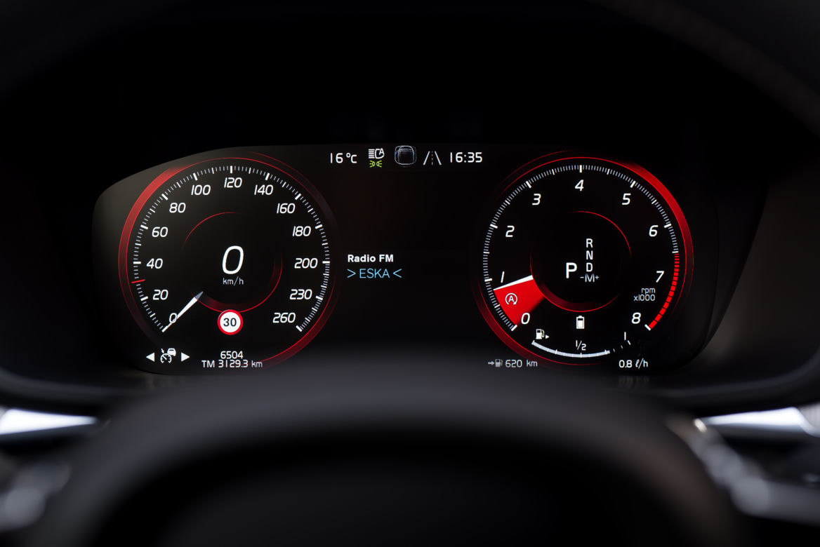 Volvo XC60 B4 Mild Hybrid FWD AT8 Momentum