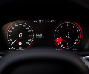 Volvo XC60 B4 Mild Hybrid FWD AT8 Momentum