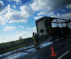 Pożar na obwodnicy Wrocławia. Odcinek AOW zablokowany [ZDJĘCIA]