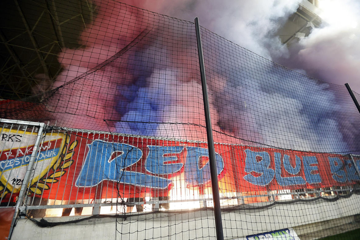 Skandaliczny transparent na meczu Raków - Maccabi