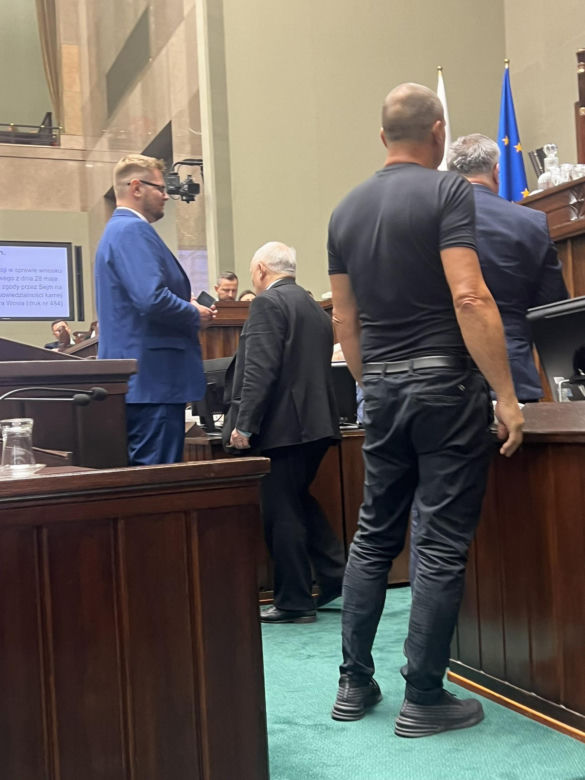 Sejm uchylił immunitetu posłowi PiS Michałowi Wosiowi 
