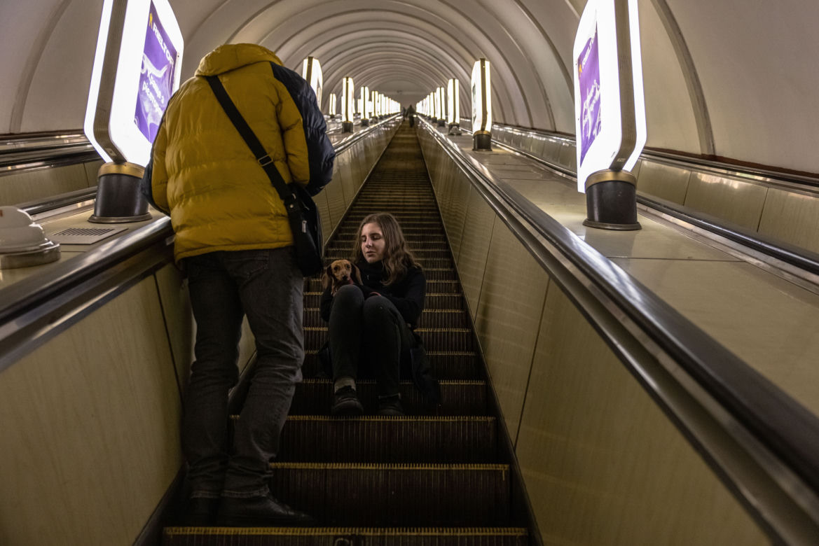 Od początku wojny żyją w metrze. To ich nowy dom i schron przed bombami 
