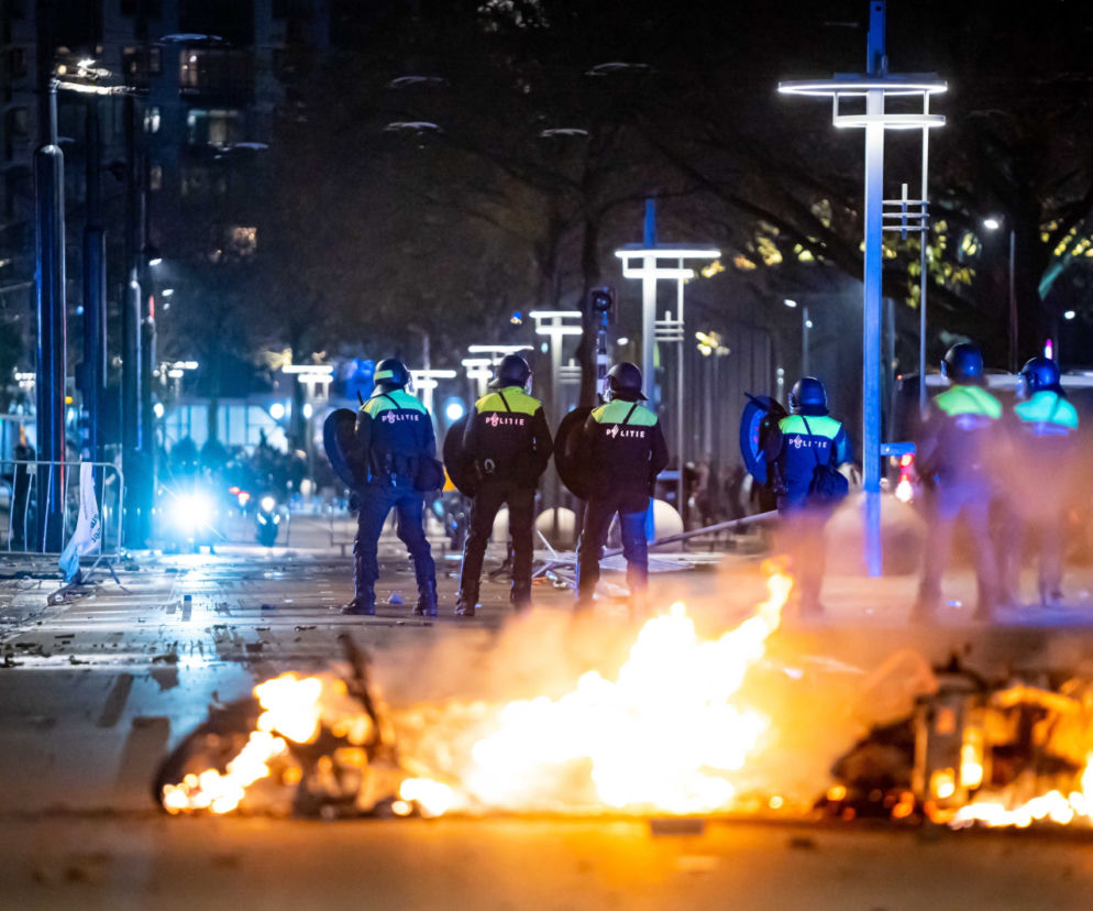 Holandia: przeciwnicy obostrzeń znów wyszli na ulicę. Starcia z policją w kilku miastach