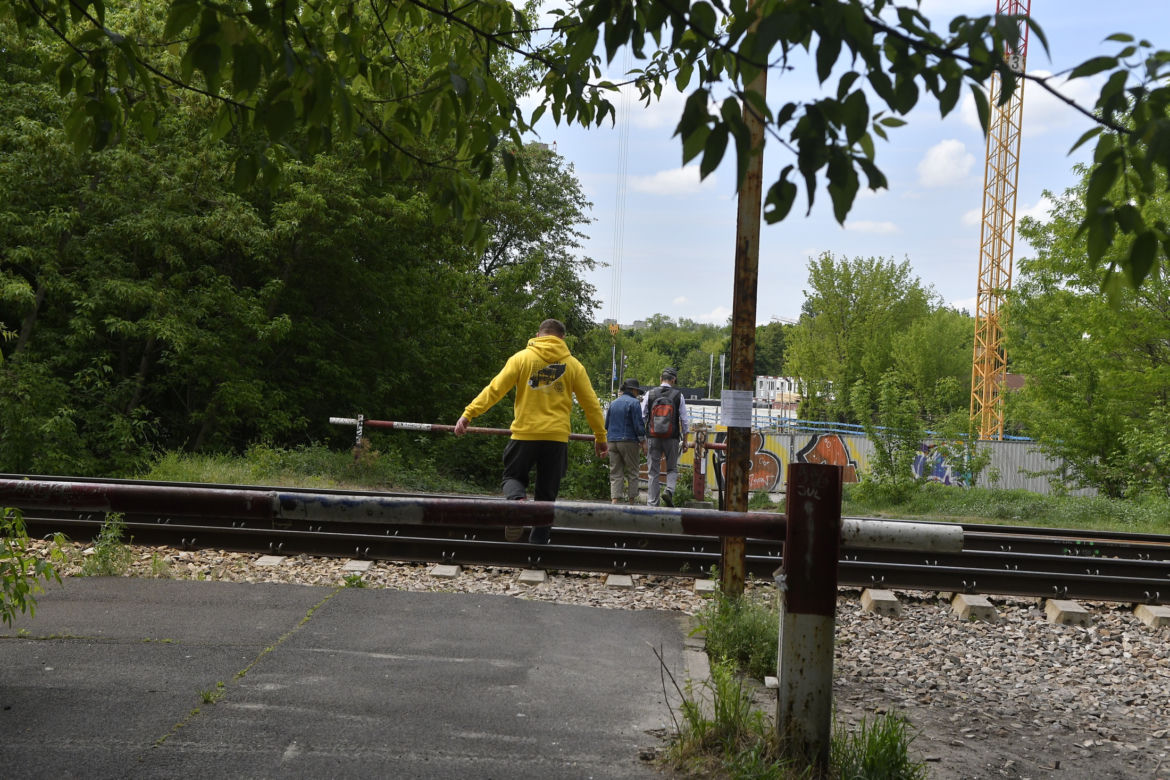 Kolejarze zabiorą mieszkańcom jedyne dojście do rezerwatu. Nie ma pieniędzy na tunel pod torami