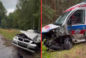 Czołowe zderzenie BMW i karetki. Są poszkodowani