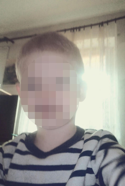 Bił, katował, a nawet przypalał genitalia 6-letniego Maksia. Chłopczyk umierał w męczarniach. Matka tylko się patrzyła