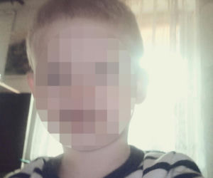 Bił, katował, a nawet przypalał genitalia 6-letniego Maksia. Chłopczyk umierał w męczarniach. Matka tylko się patrzyła