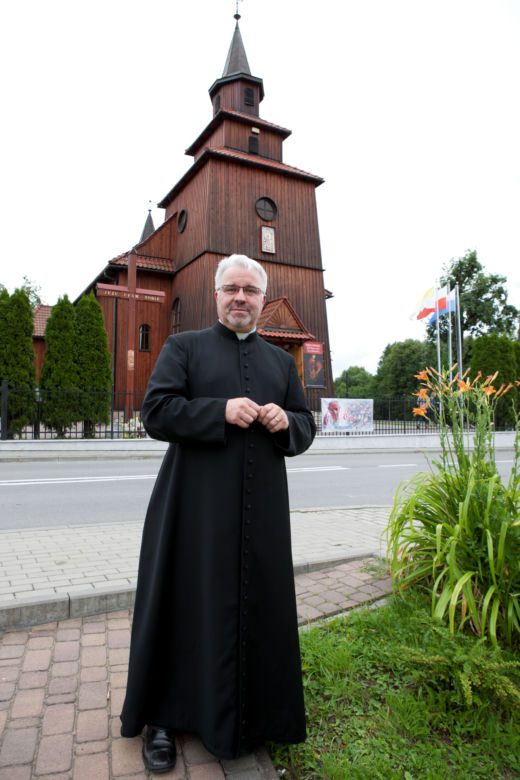 Kard. Dziwisz modlił się w domu ofiar