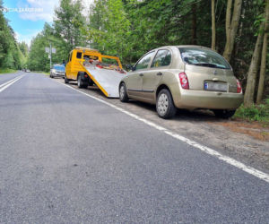 Policja odholowuje zaparkowane w Tatrach samochody