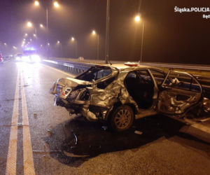 Koszmarny wypadek na S1 w Mierzęcicach! Zmasakrowany samochód i powalona ciężarówka