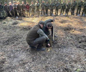 Strażnicy Graniczni sadzili drzewa z okazji 35-lecia swojej formacji