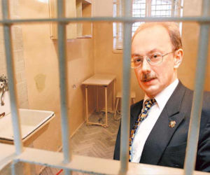 Słomka siedzi, a Kiszczak chodzi