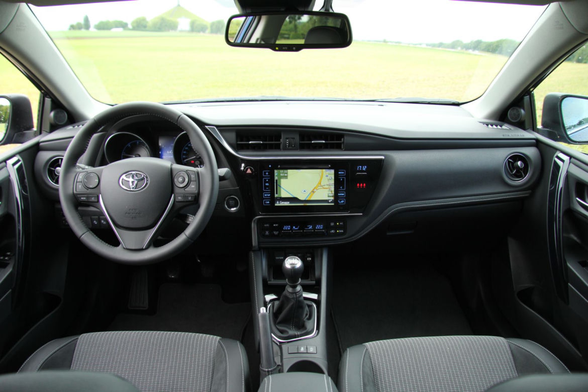 Toyota Auris Touring Sports lifting