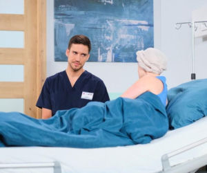 Pierwsza miłość, odcinek 4156: Marta udaje się do kostnicy zobaczyć ciało swojego prześladowcy. Dokonuje szokującego odkrycia