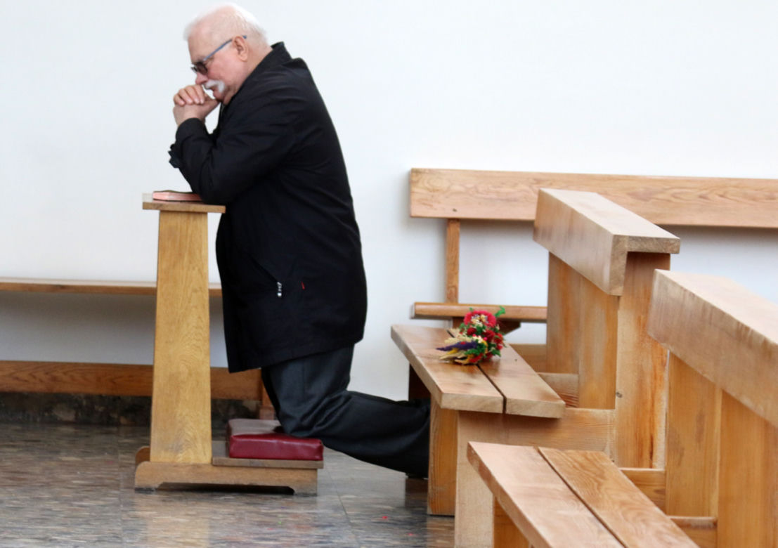 Wałęsa nie uwzględnia drożyzny bo nadal daje ubogim 10 zł 