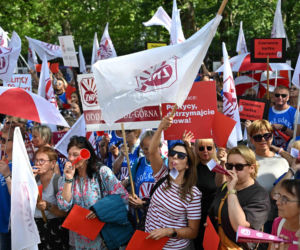Protest nauczycieli. Chcą podwyżek. Ile dostają na rękę? 