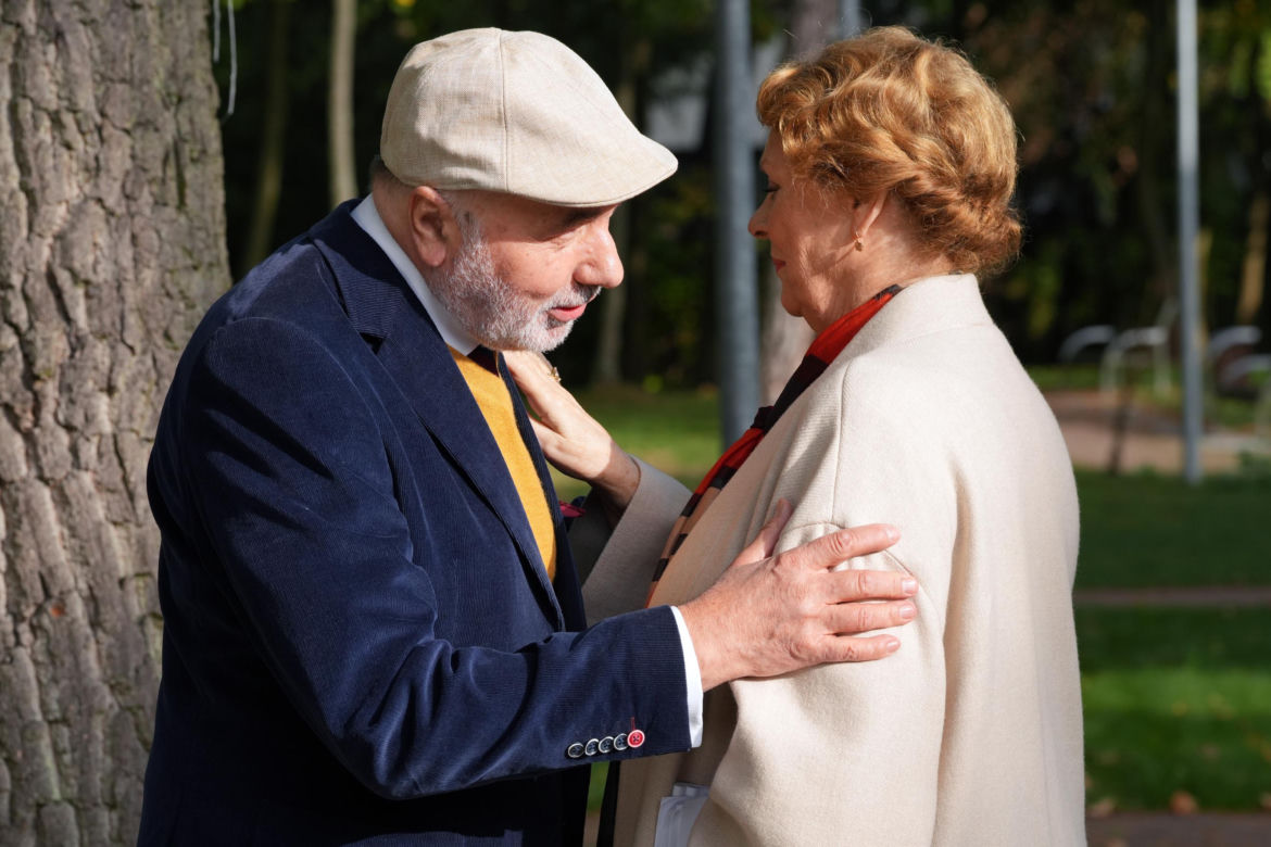 Barwy szczęścia, odc. 3162. Andrzej (Leon Charewicz), Józefina (Elżbieta Jarosik)