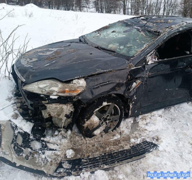 Holował auto...na dachu. Akcja pijanego kierowcy pod Lwówkiem Śląskim