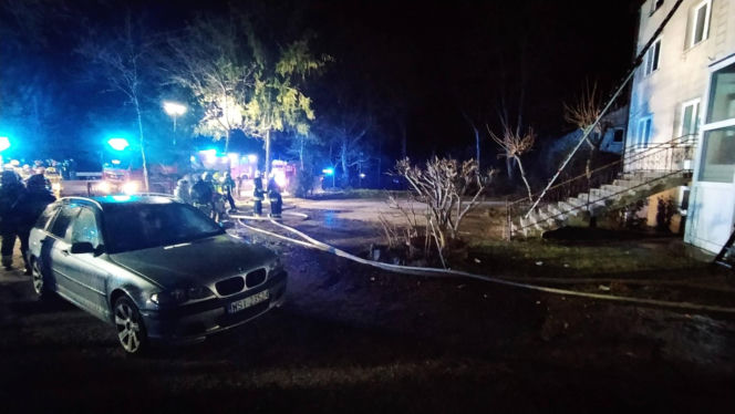 Pożar wybuchł w nocy. Ogień i dym odcięły drogę ucieczki czteroosobowej rodzinie
