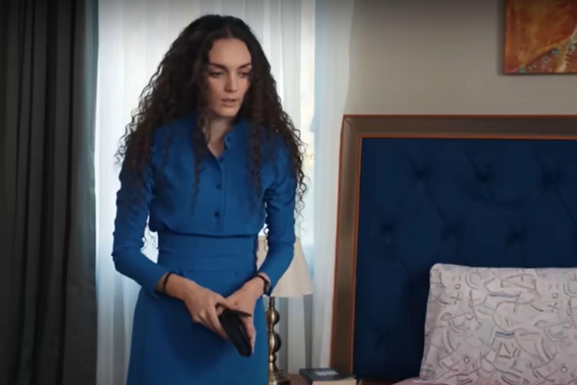 Nana orientuje się, że jej dowód i paszport zniknęły 