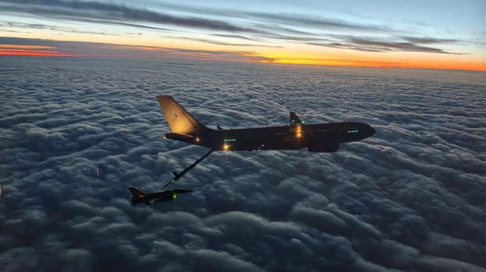Polski F-16 i francuski Airbus A330 MRTT. Jak wyglądało tankowanie w powietrzu po defiladzie?