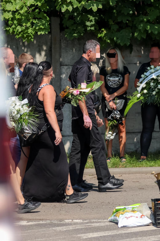 Pogrzeb 18-letniej Wiktorii. Biała urna z prochami spoczęła w grobie. Ból, który rozdziera serca
