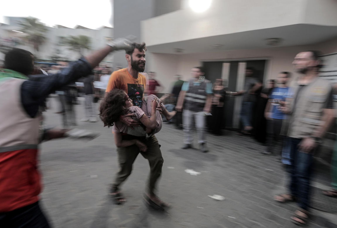 Rzeź w Izraelu. Hamas wciął dziecko z łona ciężarnej. "Chowaliśmy się pod stertą martwych ciał"