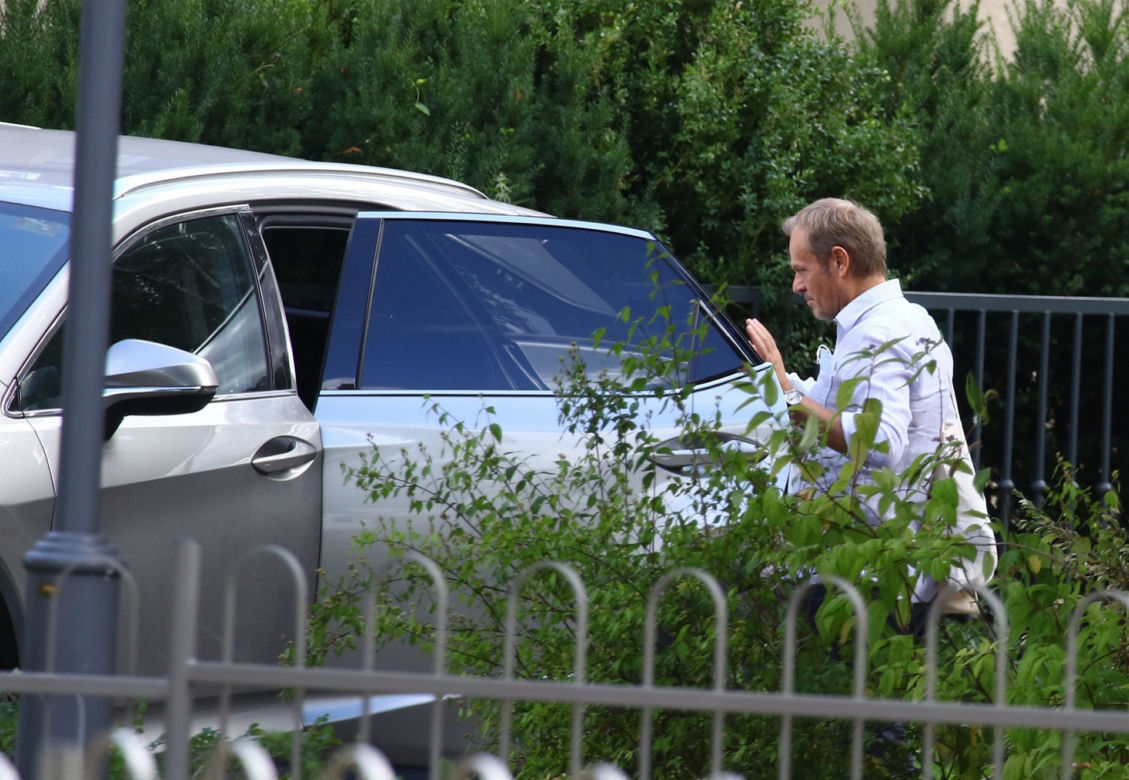 Donald Tusk wybrał się na zakupy samochodem 