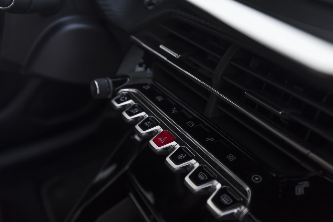 Peugeot e-208 GT