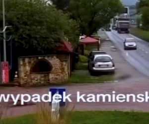 as od tira uderzył kobietę prosto w głowę. Wszystko widać na nagraniu