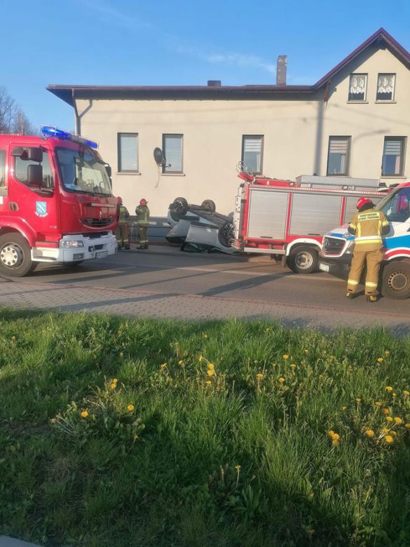 Wypadek w Rybniku. Matka dzieckiem trafili do szpitala