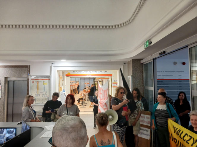 Protest mieszkańców kamienicy przy ul. Środkowej 11