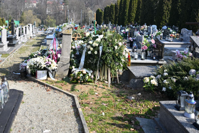 Morze kwiatów na grobie Jagody Gancarek. Tak wygląda tydzień po pogrzebie